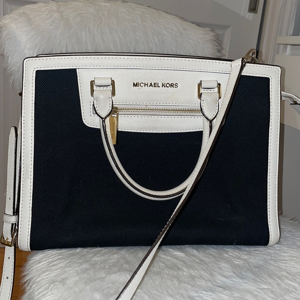Michael Kors purse/side bag